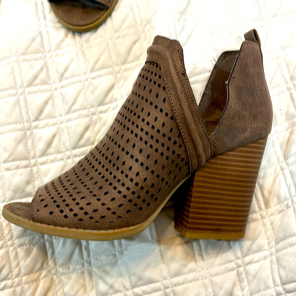 Qupid Women Size 6 shoes